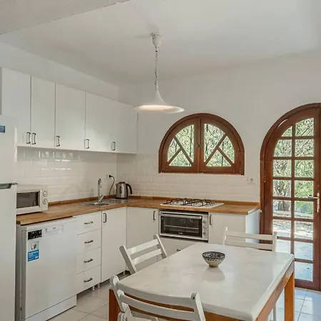 Fully Renovated 2Br Villa 100 Meters Beach Torba