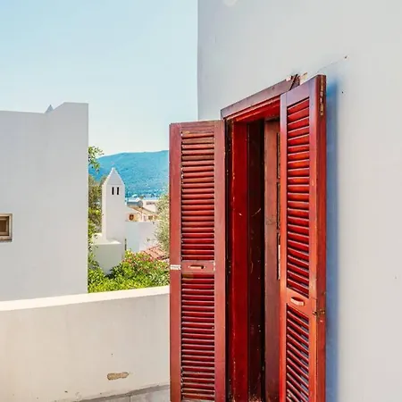 Fully Renovated 2Br Villa 100 Meters Beach Torba Villa *